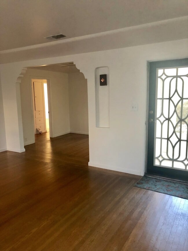 Building Photo - Tahoe Park Cutie! - JUST REDUCED