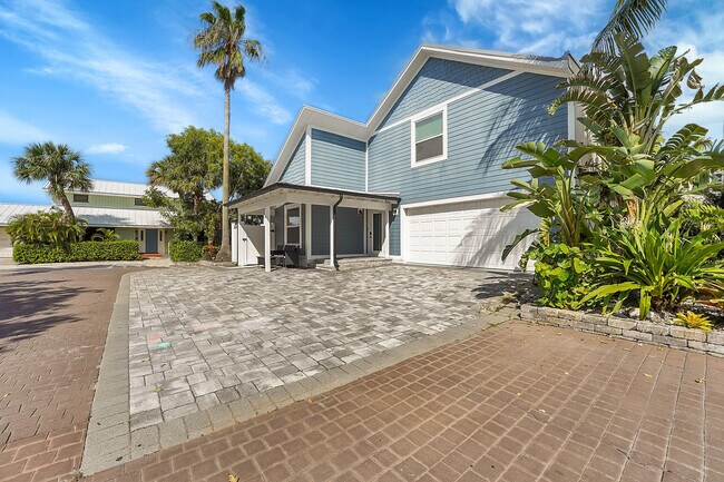 Building Photo - 600 Xanadu Pl