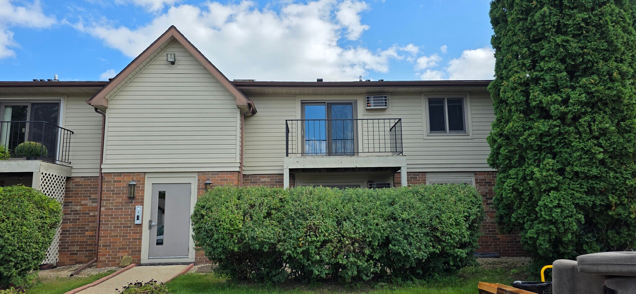 Building Photo - 5586 Guilford Rd