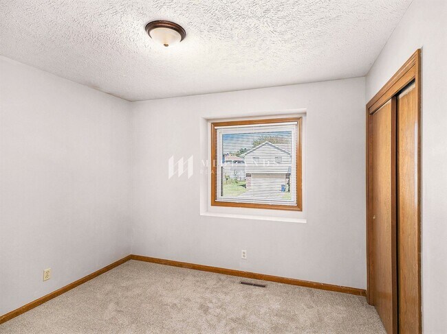 Building Photo - Two Springs Split Entry home