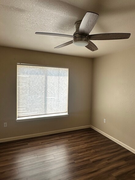 Building Photo - 127 Jules Way