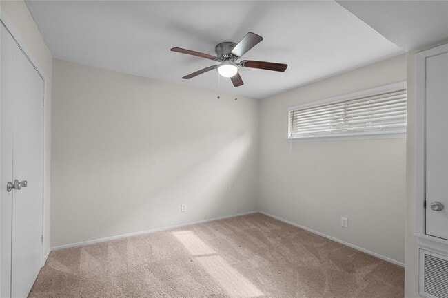 Building Photo - 102 The Strand