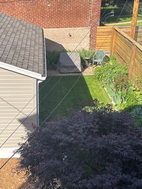 Private, fenced in back yard - 4417 Rosa Ave