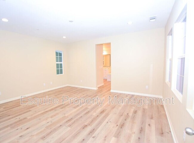 Building Photo - 2725 Navajo St