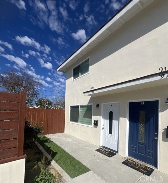 Building Photo - 914 Delaware St