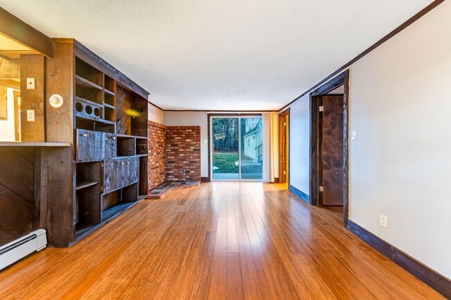 Building Photo - 381 Littlefield Rd