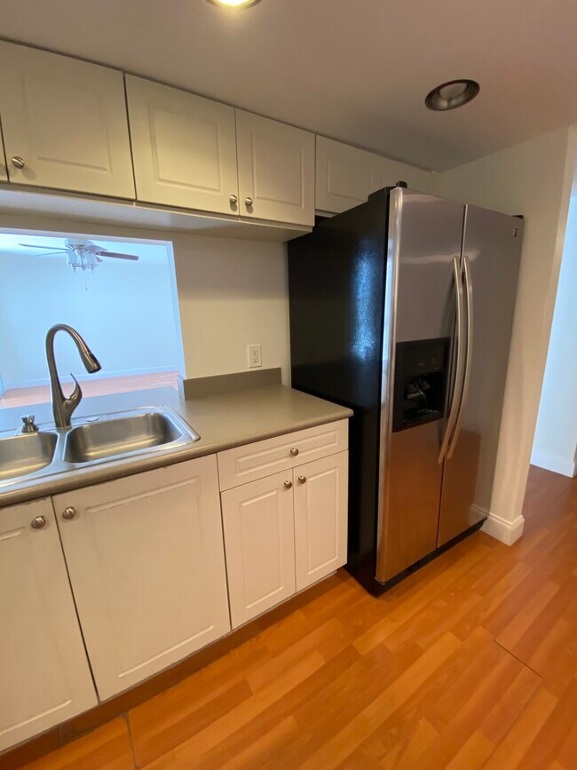 Building Photo - 820 Lavers Cir