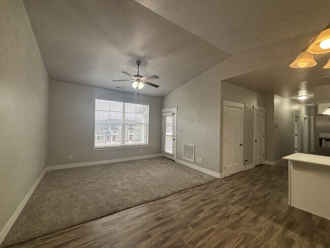 Building Photo - 3 bedroom condo in Herriman