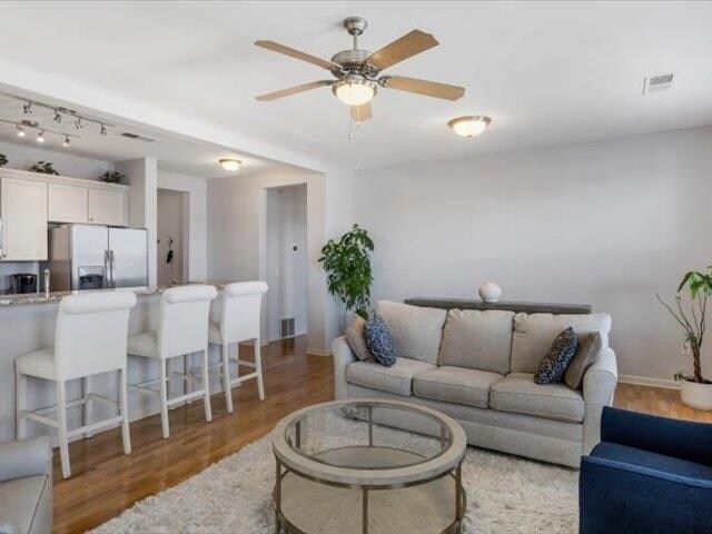 Building Photo - 580 S Main St