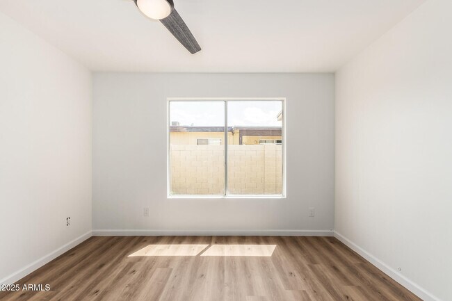 Building Photo - 747 W Rice Dr