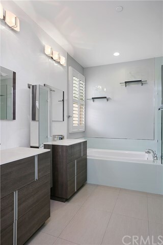 Building Photo - 242 Kempton