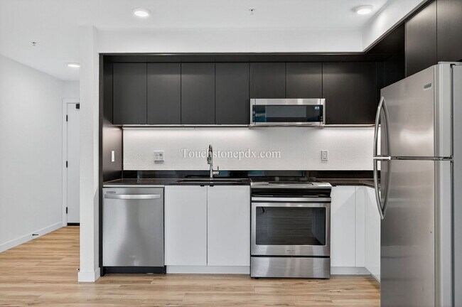 Building Photo - 5635 NE Glisan St