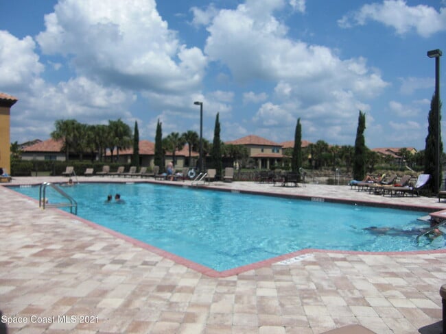 Building Photo - 755 Ventura Dr