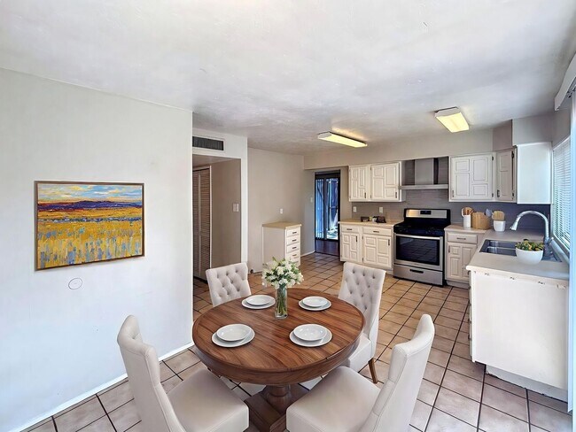 Building Photo - Effortless Living in a Beautifully Modernized Space!