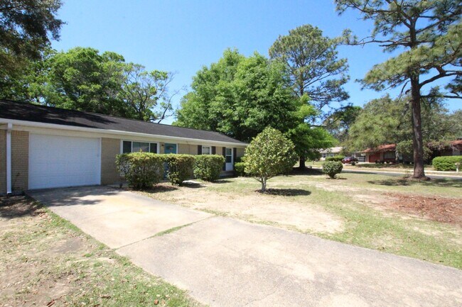 Building Photo - Updated Northeast Pensacola 3BR Home with Granite Kitchen, Tile Floors & Garage