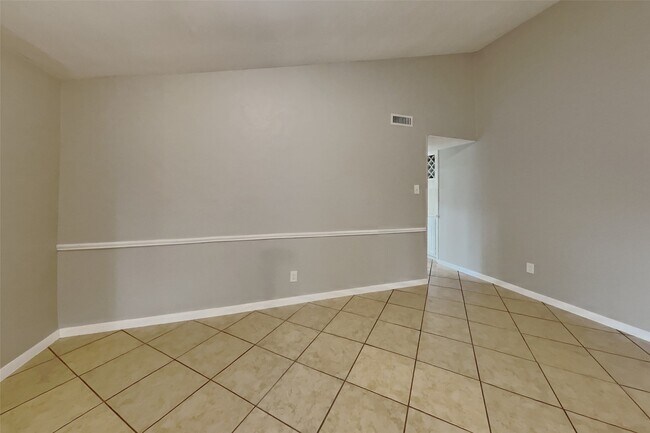 Building Photo - 5119 Cairnleigh Dr