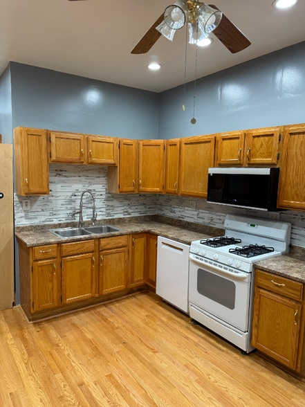 Building Photo - 2707 W Thomas St