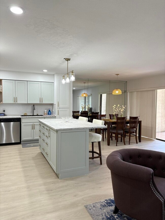 Building Photo - 5631 Coach House Cir