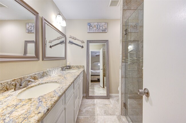 Building Photo - 12727 Westella Dr