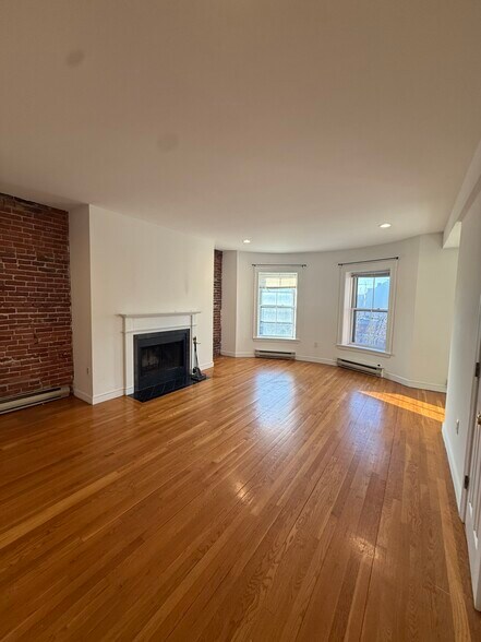Primary Photo - 1744 Washington St