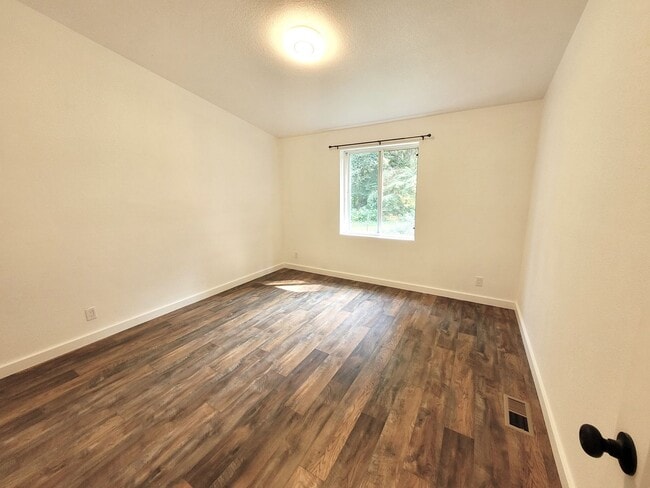 Building Photo - Country Home in secluded Mosquito Lake Rd ...