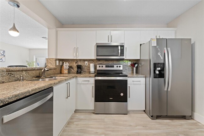 Building Photo - 4736 NW 114th Ave