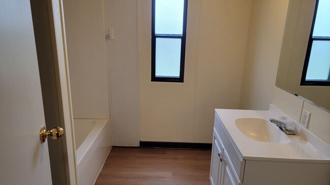 Building Photo - 2201 SE 126th St