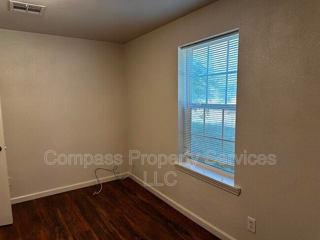 Building Photo - 507 Dunbar Ave