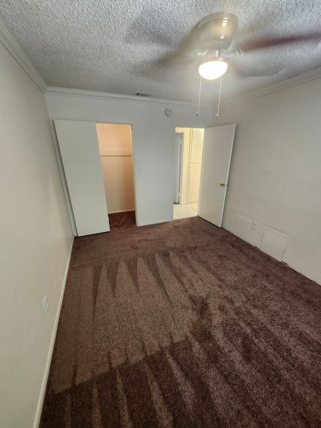 Building Photo - Newly Renovated! Spacious 4-Bed, 2-Bath Ho...