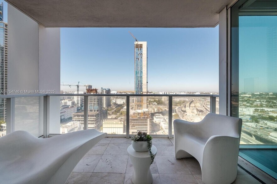 Building Photo - 1040 Biscayne Blvd