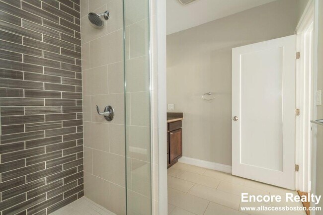 Building Photo - 339 D St