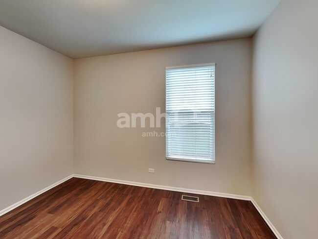 Building Photo - 1400 Bridgehampton Dr