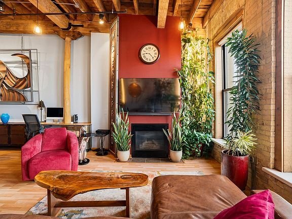 Building Photo - 205 N Water St