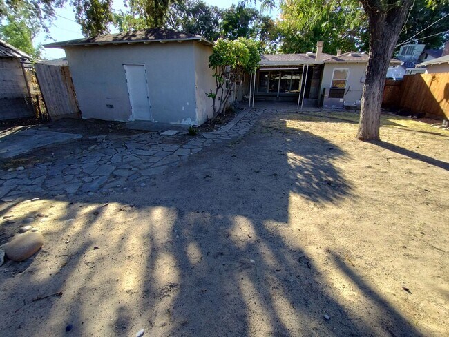 Building Photo - 210 Covena Ave