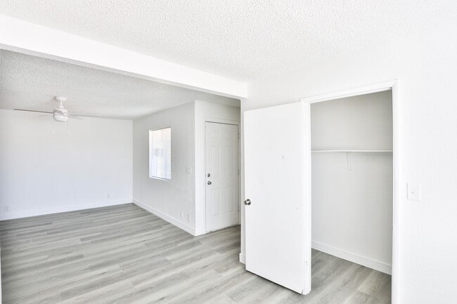 Building Photo - AZ21-033