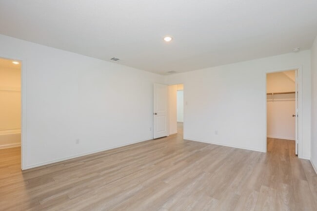 Building Photo - 13811 Weir Pl