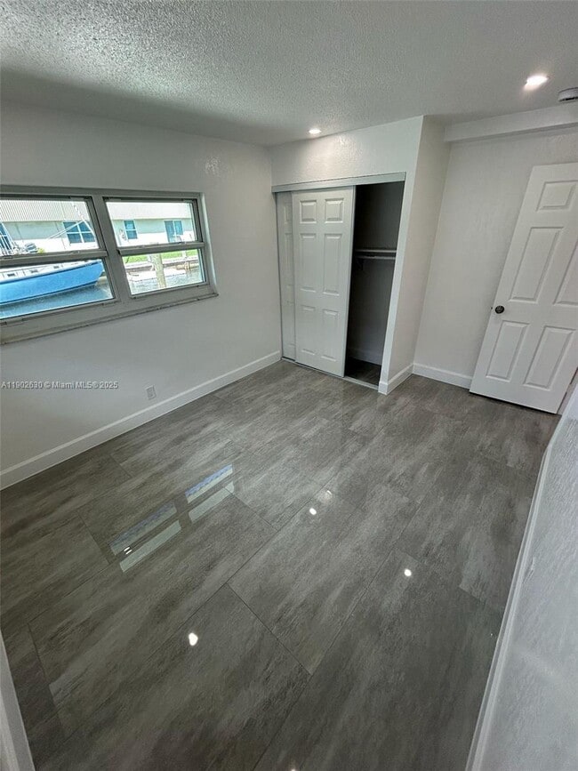 Building Photo - 309 Lewis Ln