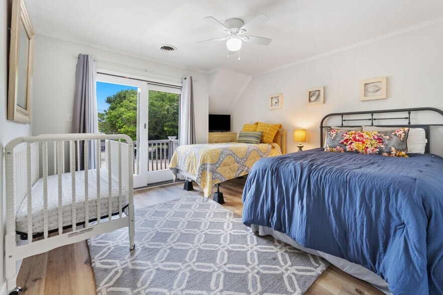 Building Photo - 165 Pioneer Loop