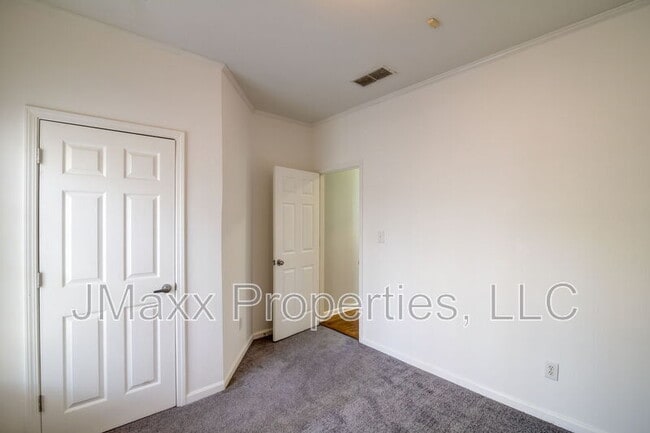 Building Photo - 4021 Melvin Dr SW