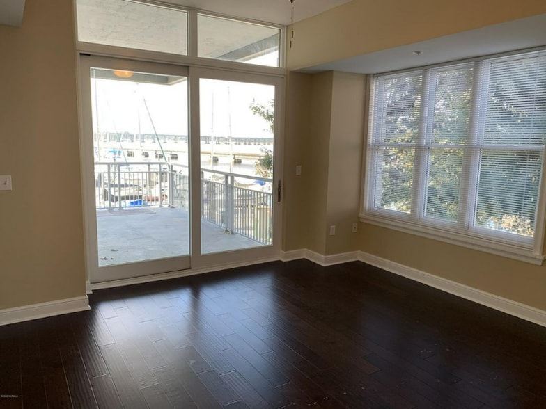 Building Photo - 101 Sky Sail Blvd