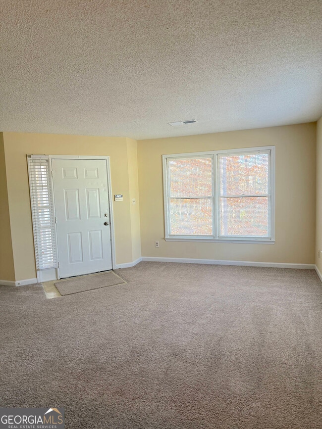 Building Photo - 1600 Oakpoint Dr SW