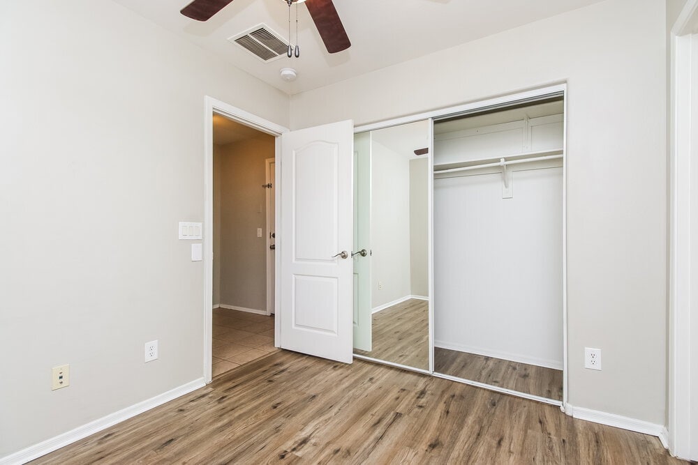 Building Photo - 2121 E Huntington Dr