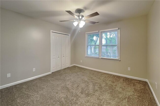 Building Photo - 331 Mirramont Ct