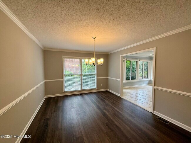 Building Photo - 1475 Monticello Dr