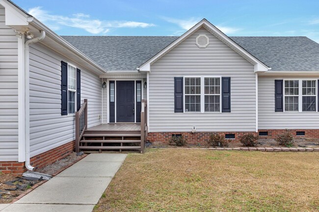 Building Photo - Modern Farmhouse Style with LARGE fenced yard