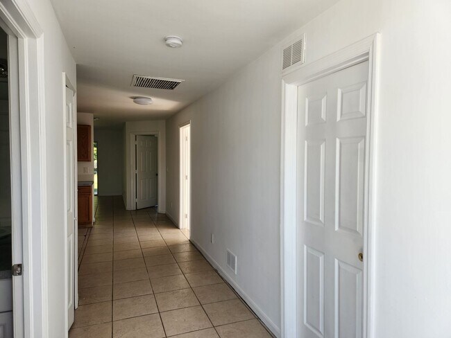 Building Photo - LO 4770-4772 Jordan Ave S