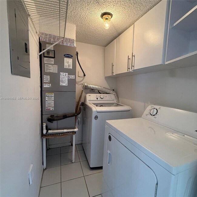 Building Photo - 6980 NW 173rd Dr