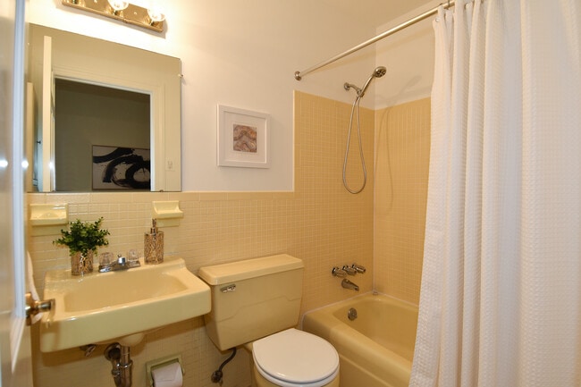 Building Photo - 601 G St SW