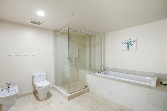 Building Photo - 475 Brickell Ave