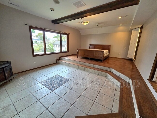 Building Photo - 14 Al St